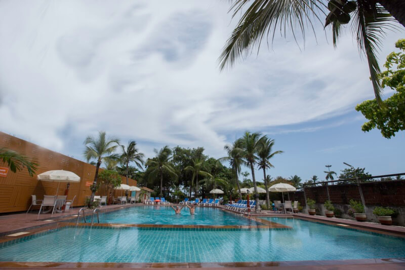 Twin Palms Resort Pattaya : 2 Swimming pools