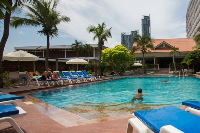 Twin Palms Resort Pattaya : 2 Swimming pools