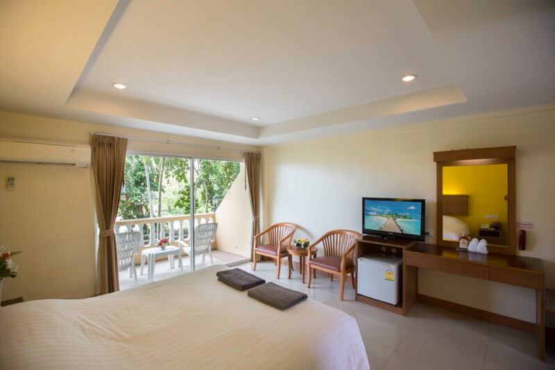 Twin Palms Resort Pattaya : Superior Double Bed With Balcony